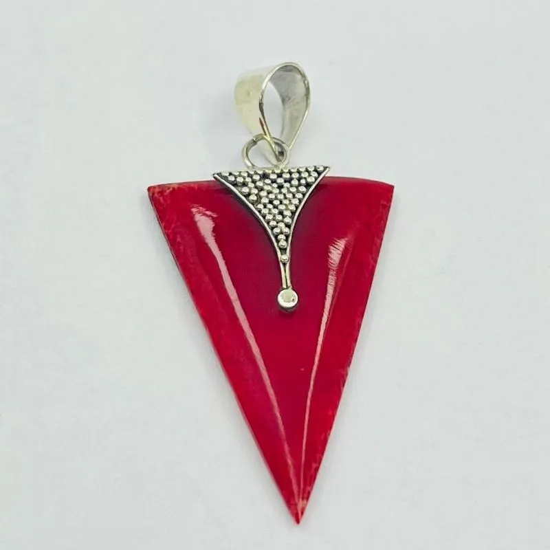 PINGENTE CORAL TRIANGULO